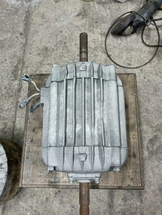 Продам электродвигатель 380/220в