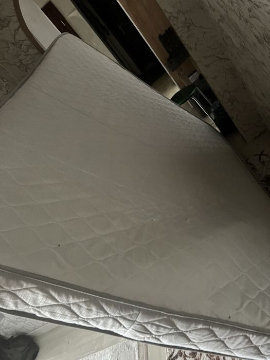 Отдам матрас 2 на 1.60