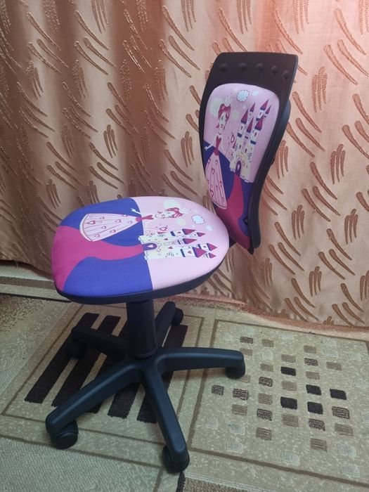 Продам новые детское кресло