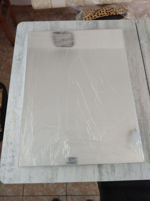 Oglinda nouă în folie