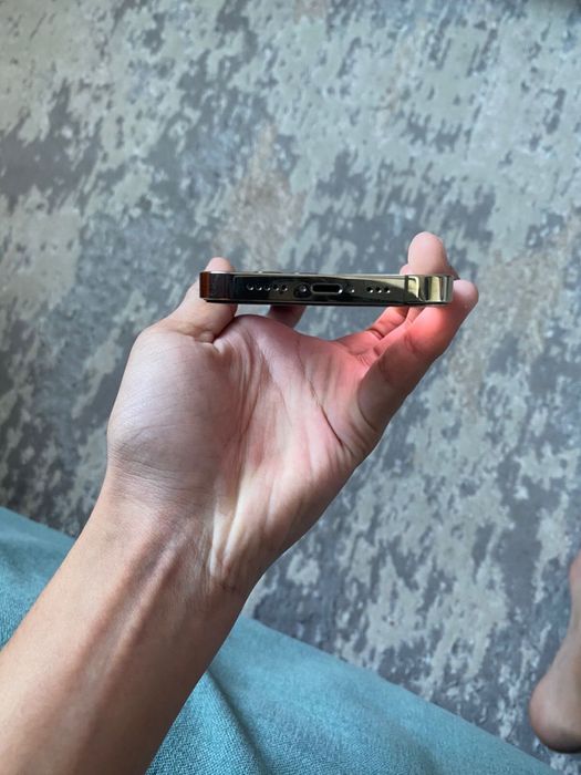 IPHONE 13 PRO golden