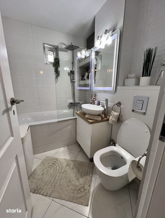 De vanzare apartament cu 3 camere, 2 balcoane, renovat, zona Pascal