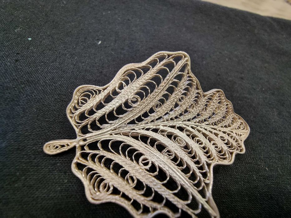 Сребърна брошка филигран