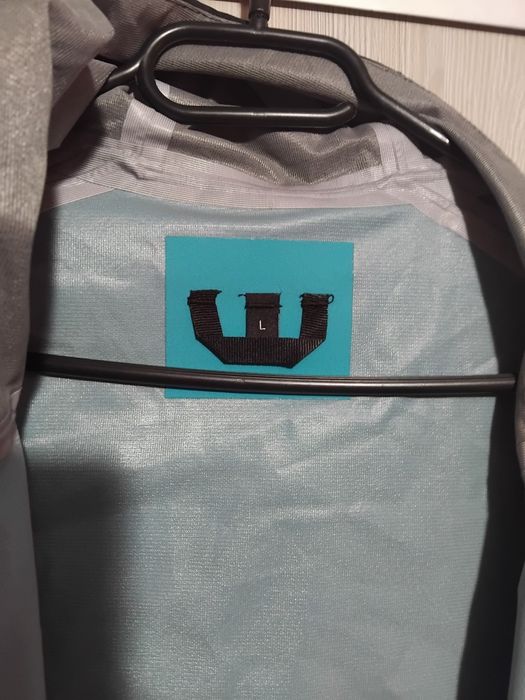 Geaca rezistenta la apa (waterproof)