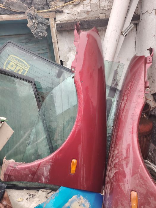 Продаю крылья на Авто