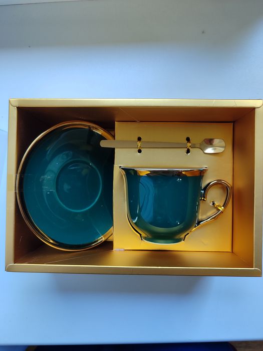 Продам новый мини набор (блюдце, чашка, ложка) на 1 персону