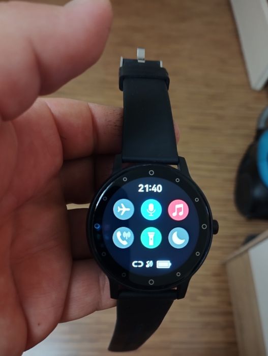 Продавам смарт часовник (smart watch)
