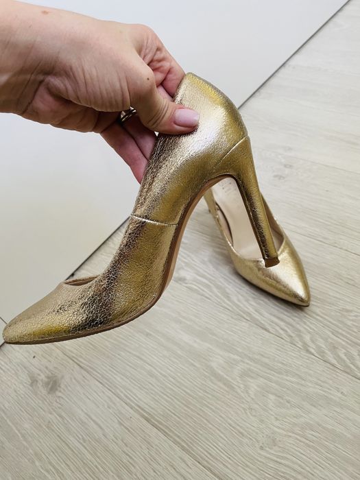 Vând pantofi cu toc Bershka