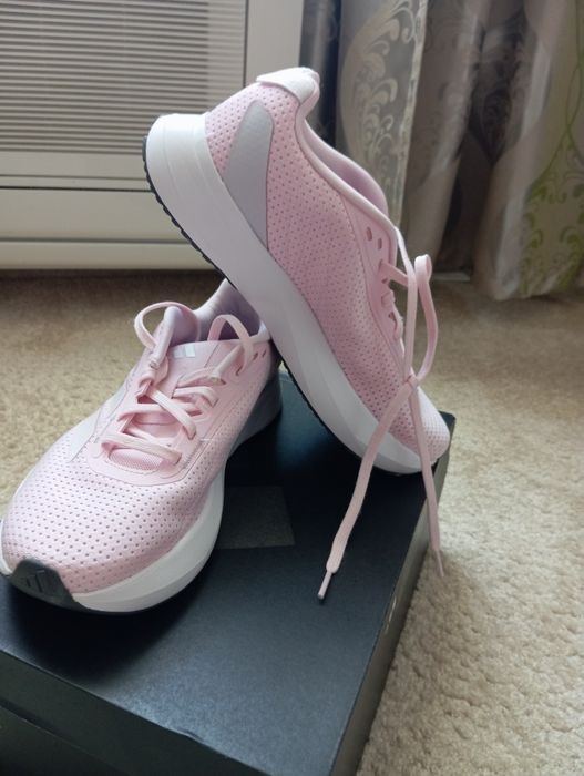 Маратонки адидас