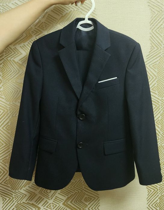 Костюм тройка(пиджак,брюки,жилетка) на 8 лет(2ой класс)