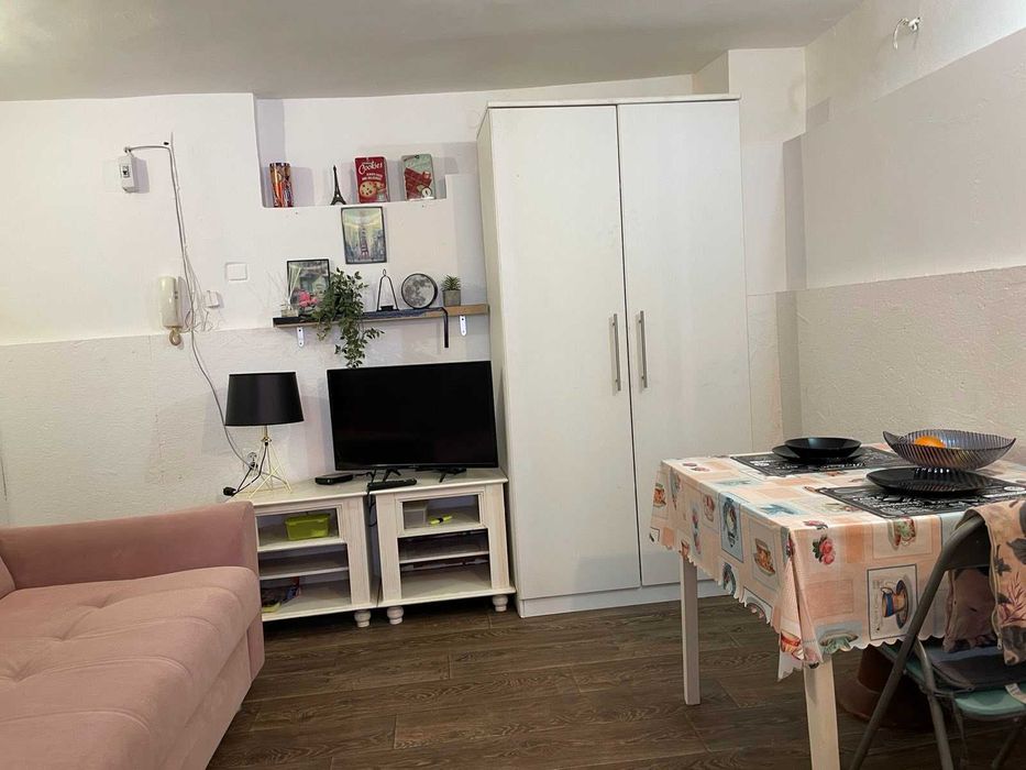 Давам под наем едностаен апартамен.