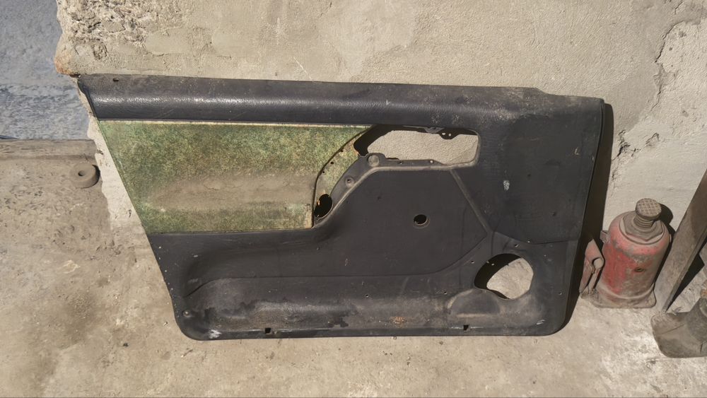 Продам дверные карты гольф 3