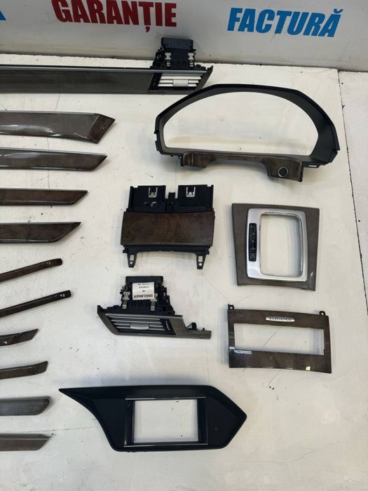 Trimuri ornamente mahon grile aer bord luminate Mercedes W212