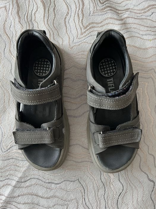 Продам сандали для мальчика