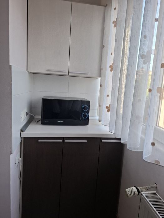 Inchiriez apartament cu două camere.