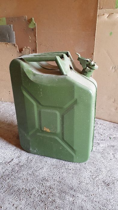 Канистры металлические 20л, б/у, 2 шт