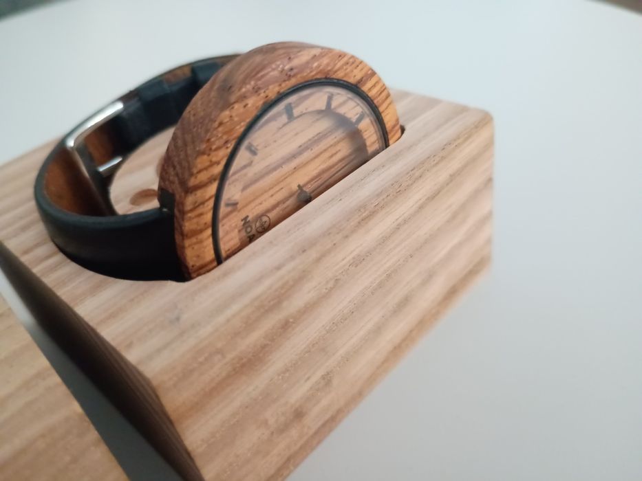 Ceas de ocazie  NOAH - lemn de măslin, cure din piele naturală.