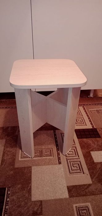 Продам табуретки новые.