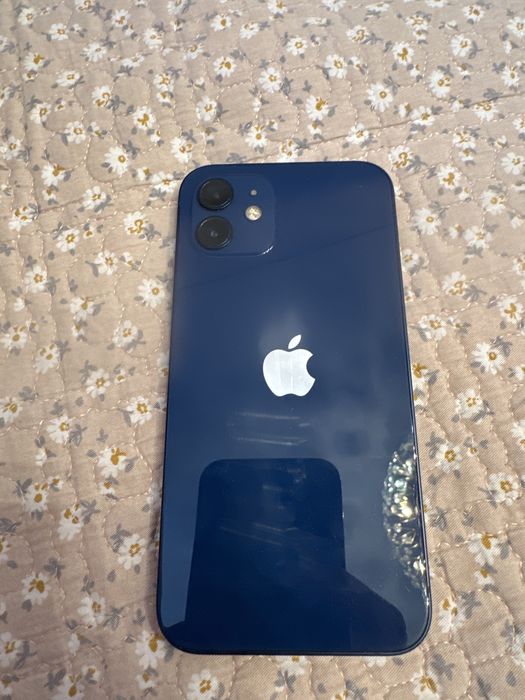 Продам Айфон 12 128