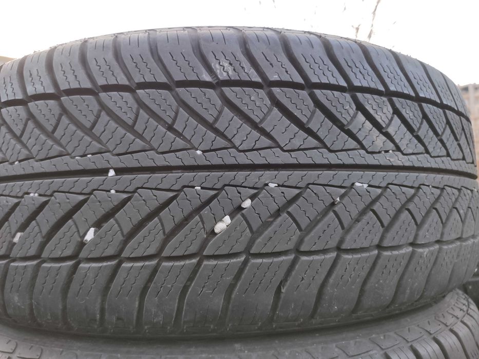 4бр Зимни гуми 205 50 17 - Goodyear Runflat