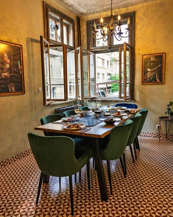 Продава се успешно работещо бистро/ресторант