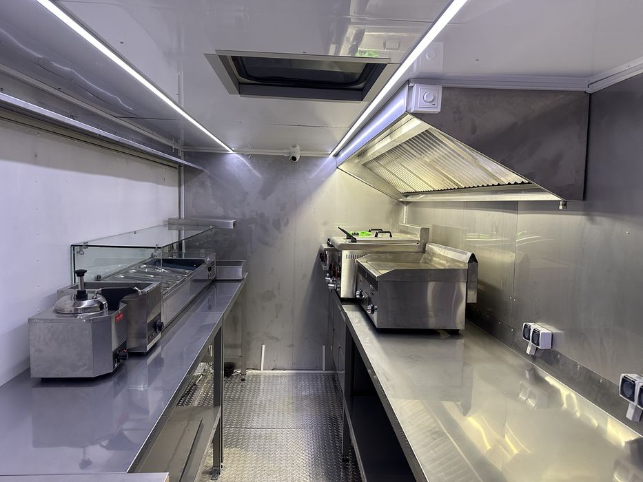 ПОД НАЕМ Търговска каравана / мобилна кухня