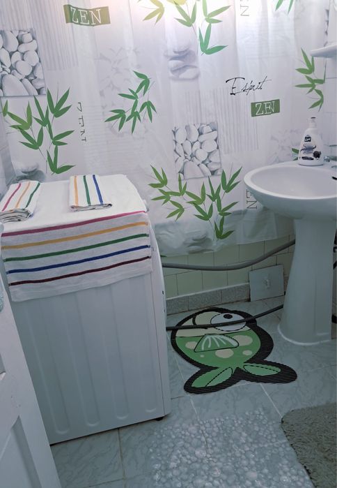 Inchiriez apartament 3 camere centrala proprie, proaspat renovat.