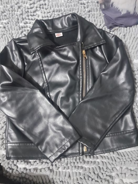 Продам  курточки