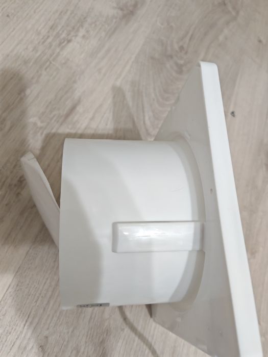 Вентилятор бесшумный. Диаметр 150 мм.