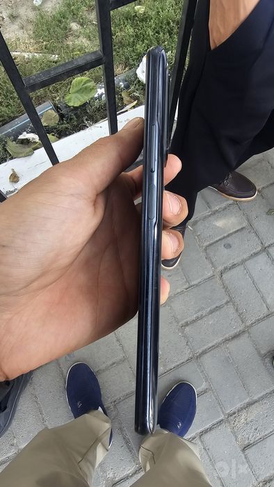 Xiaomi 11 t pro karbkasi bor . Ozini arginal zaryadchigi bor