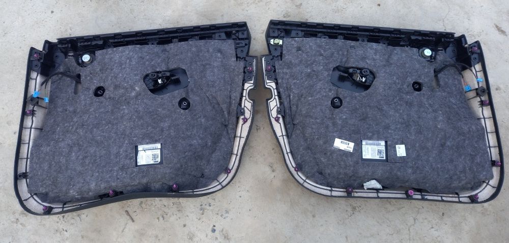 Продам обшивки дверей от Mercerdes w205