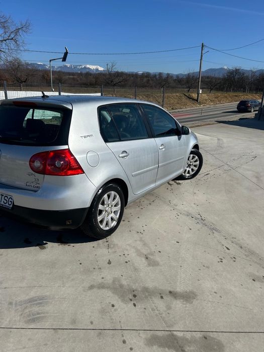 Vând Volkswagen Golf 5