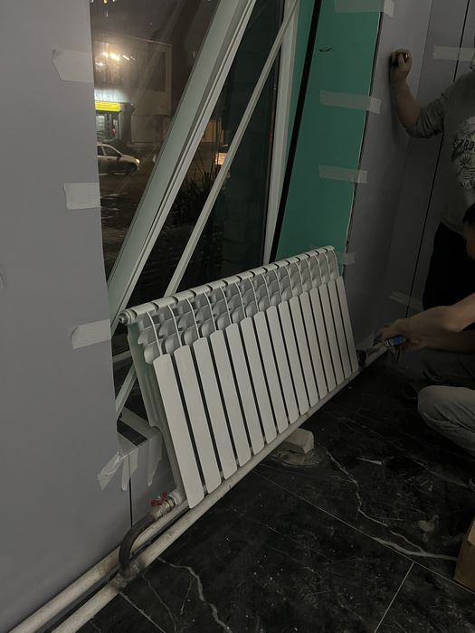 Продам биметаллический радиатор. 30 секций .