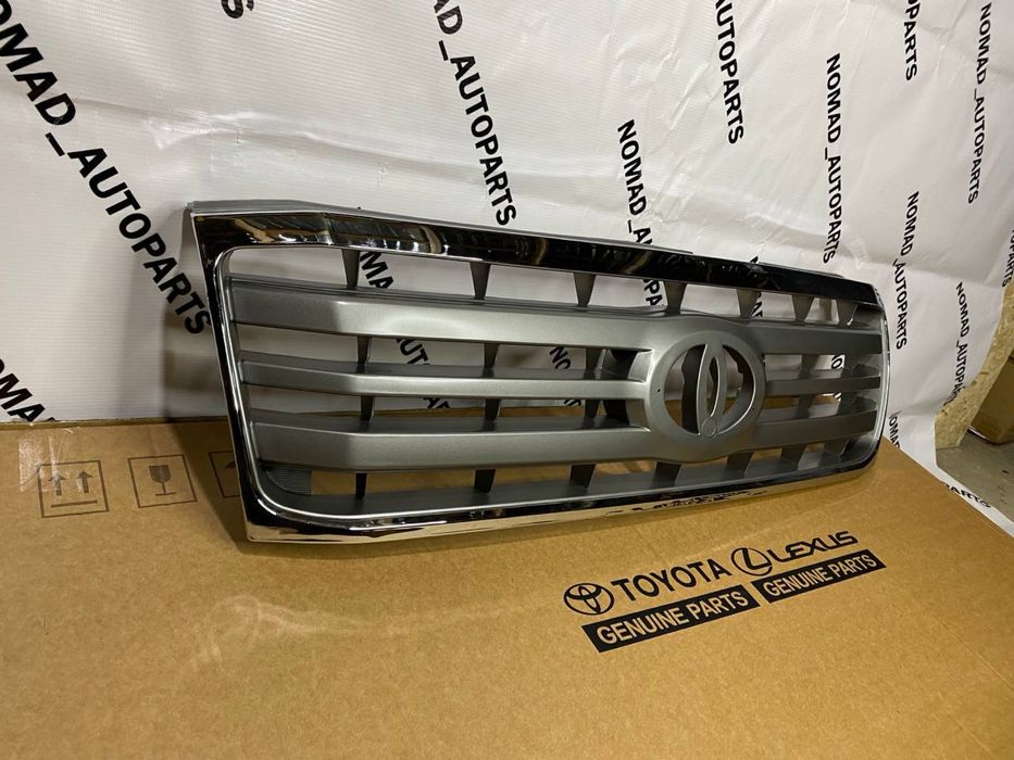 LC100 серая решетка радиатора с хромом