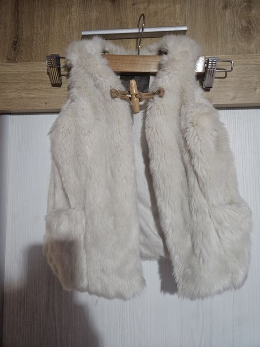 Детски пухкав елек подходящ за сезона