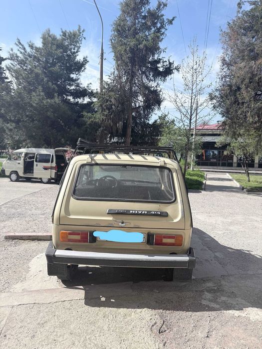 НИВА 1982 года Бежевый