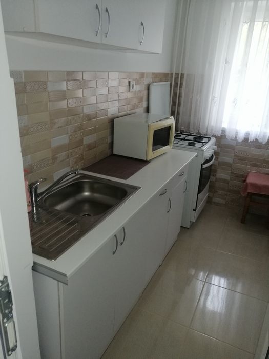 Închiriez Garsonieră
