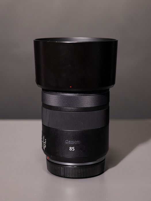 Canon RF 85mm F2 Macro IS STM + parasolar