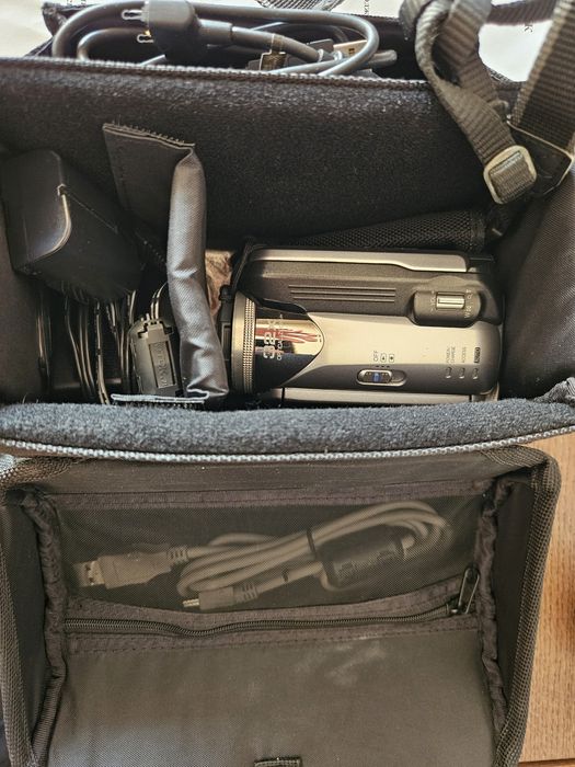 Видеокамера JVC Everio GZ-MG21U 20 GB Hard disk