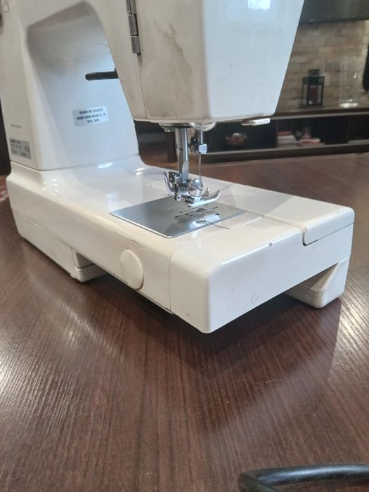 Швейная машинка JANOME