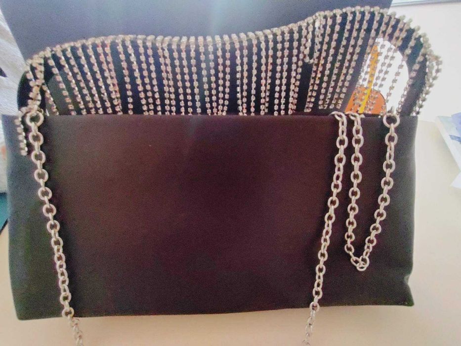 малка черна луксозна чанта