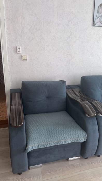 Продам диван и 2 кресла