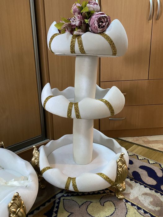 Трехъярусная этажерка для торжеств