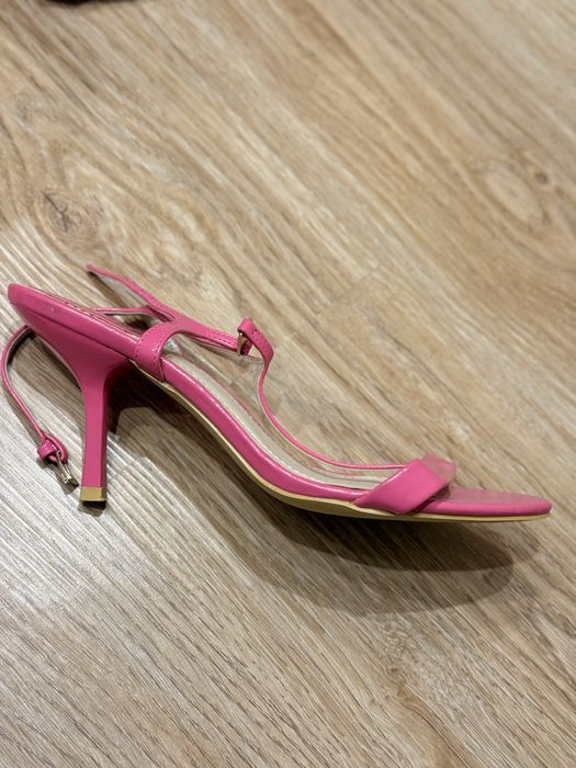 Босоножки розовые