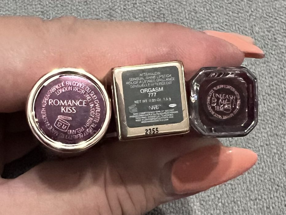 Декоративна козметика на Charlotte Tilbury, Ofra, Natasha Denona и др.