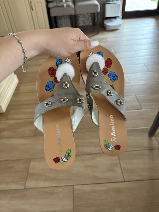 Vand papuci gri