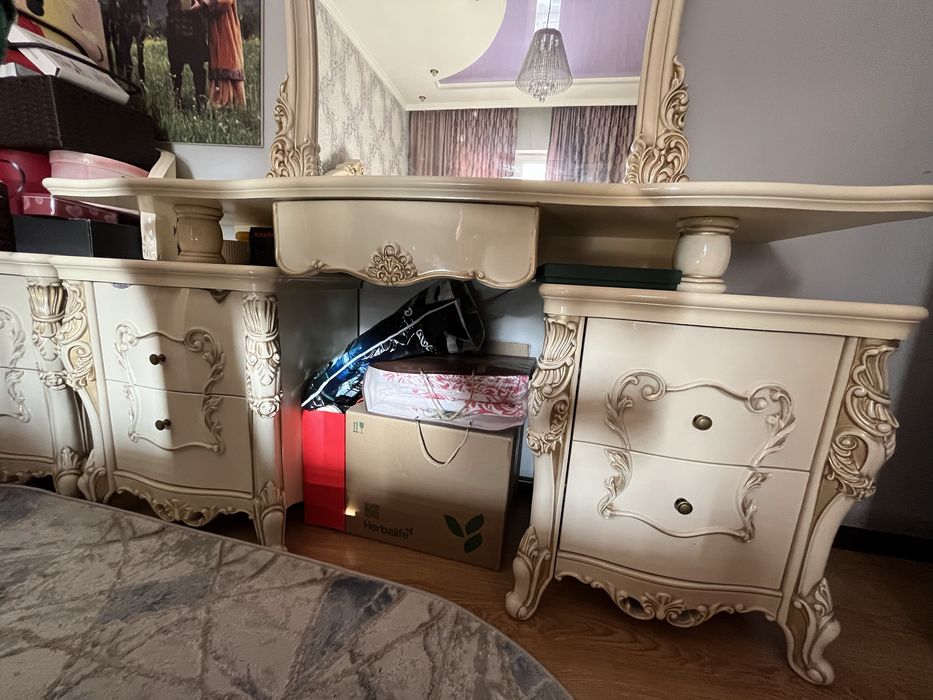 Продается спальный гарнитур