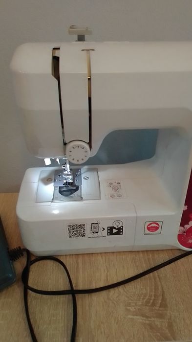 Швейная машинка,требует  регулировки