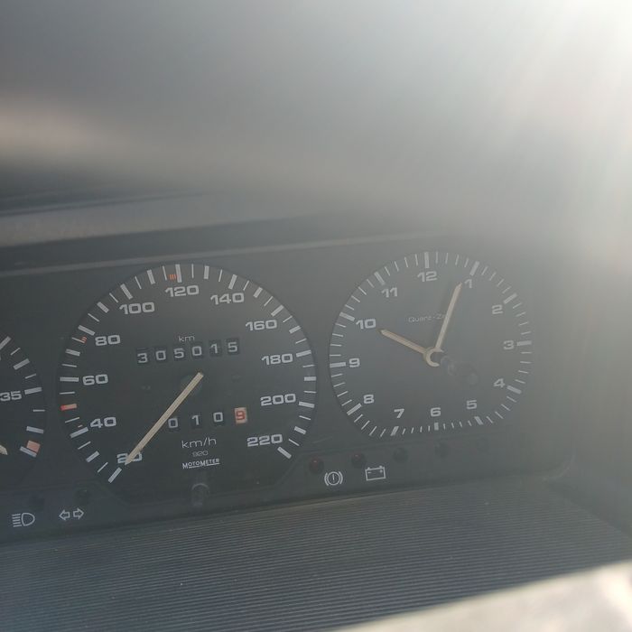 WV Пасат комби 18/90 1500 лв