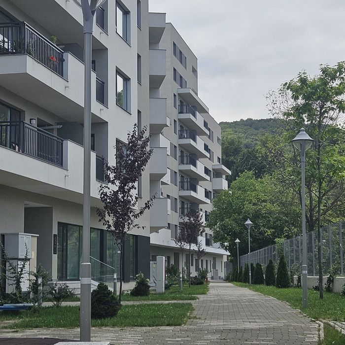 Proprietar inchiriez garsoniera parter ansamblu rezidential 420 euro